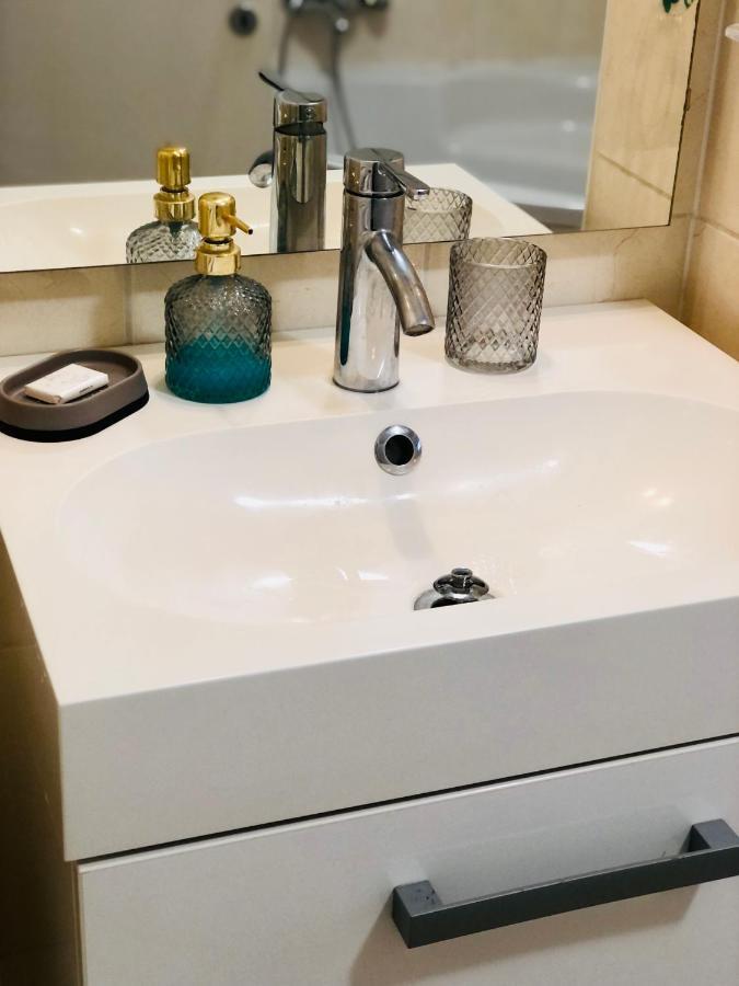 Jenny With Jacuzzi Apartment