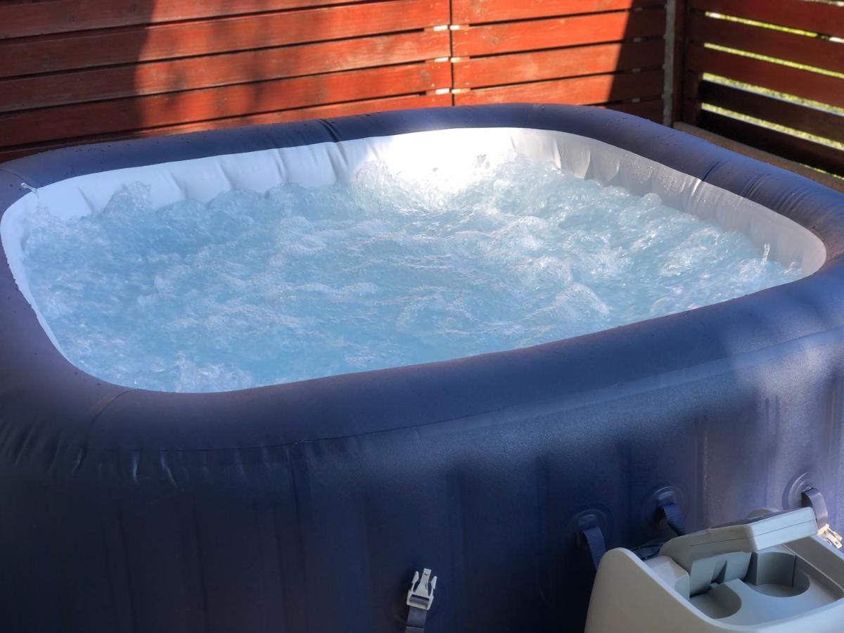 Jenny With Jacuzzi *