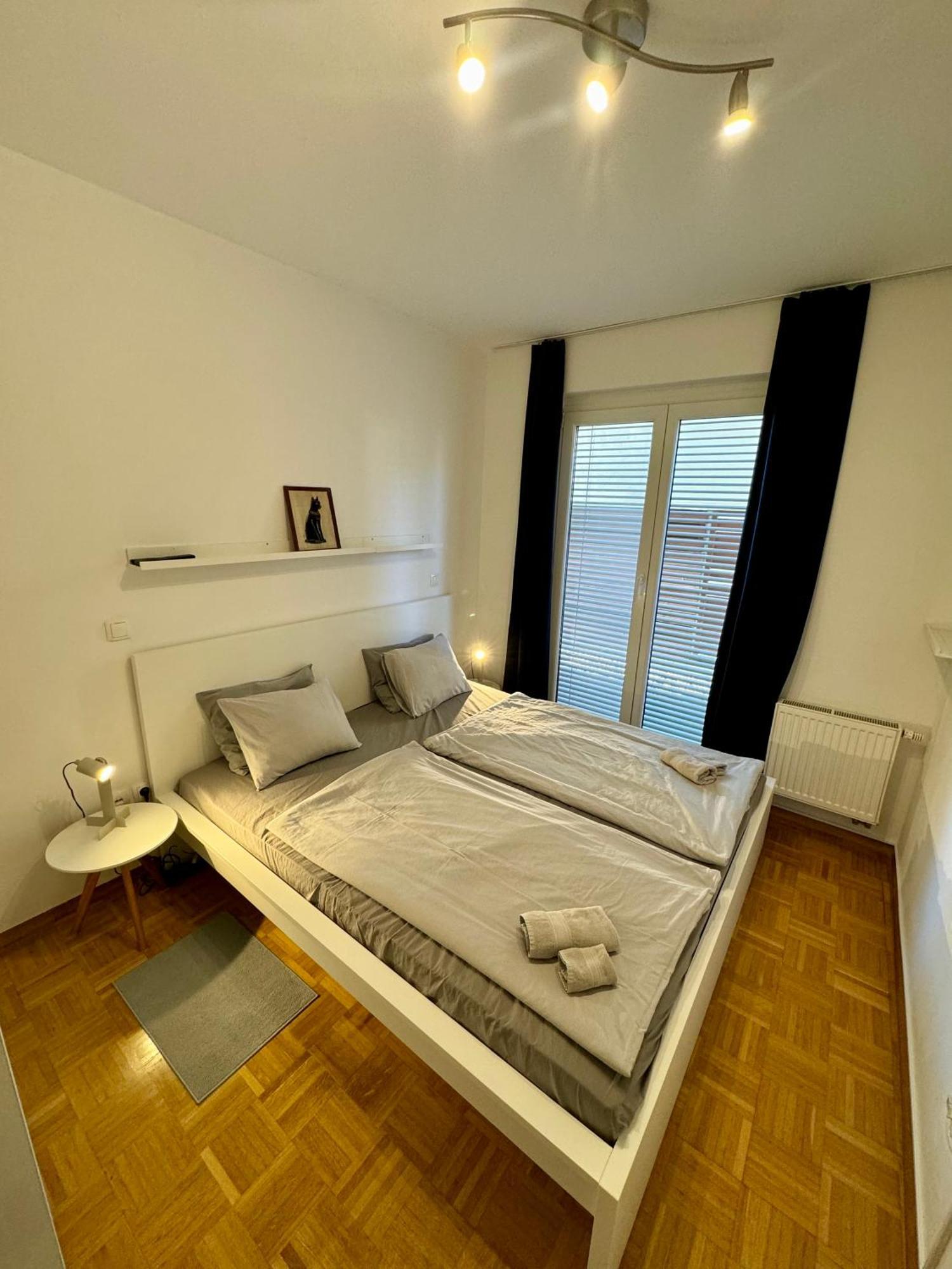 Jenny With Jacuzzi Apartment *